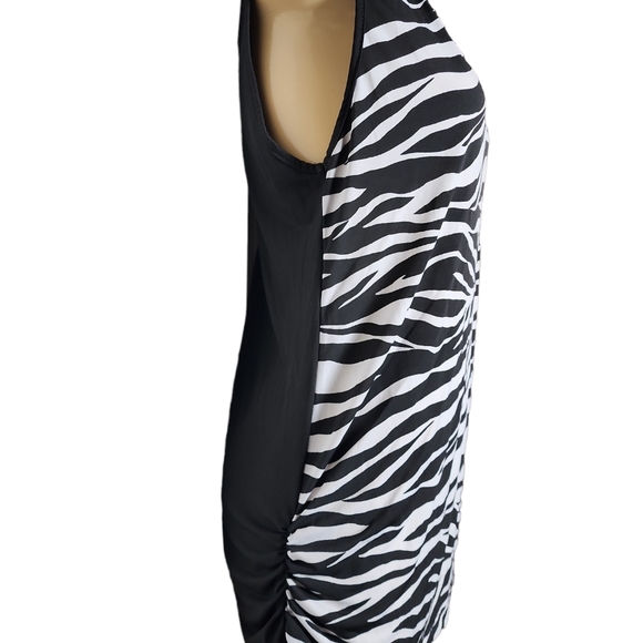 Agenda Zebra Print Top - Picture 2 of 5